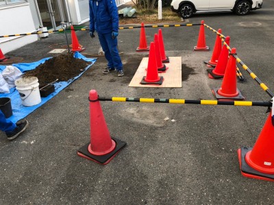 止水栓の交換工事 掘削 養生 コンパネ 落下防止 神戸市 トラブラン