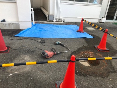 掘削作業 アスファルト 止水栓 漏水 取替え工事 作業 神戸市 トラブラン