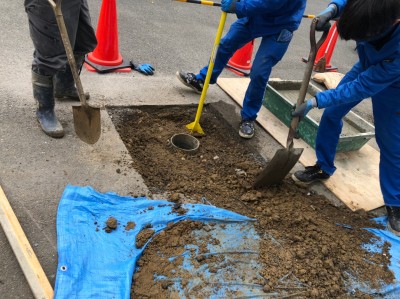 掘削部埋戻転圧作業 止水栓ボックス 止水栓取替え工事 神戸市 トラブラン