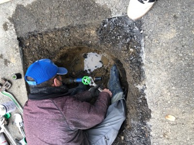 取替え作業 止水栓 バルブ 交換 作業中 水漏れ 神戸市 トラブラン