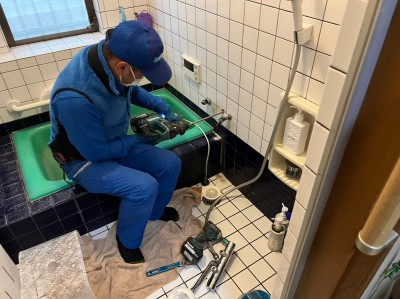 給水管 引え工事 浴室 新設 開口 漏水 神戸市 トラブラン