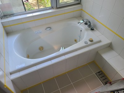浴室 リフォーム 浴槽の入替え タイル貼替 マーク入れ 神戸市 トラブラン