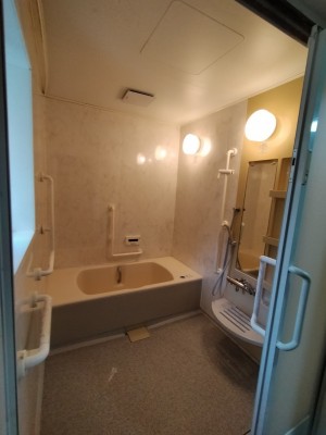浴室クリーニング 清掃後 プチリフォーム 天井 壁 床 神戸市 トラブラン