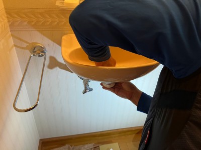 手洗器 排水口部品 丸鉢排水金具 排水トラップ 交換工事 神戸市 トラブラン
