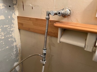 壁紙 貼替 止水栓 給水管撤去 トイレ クロス剥がし 内装 神戸市 トラブラン