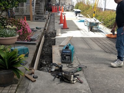 コンクリート復旧 側溝 枠 U字溝 排水管設置 引替え工事 神戸市 トラブラン