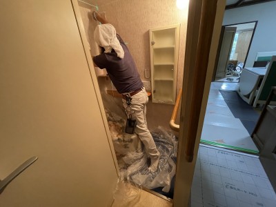 トイレ 壁 修繕 レーザー墨出し 開口部分 整える リフォーム 神戸市 トラブラン