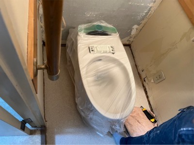  壁紙 貼り替え 施工 トイレ 便器 養生 神戸市 トラブラン