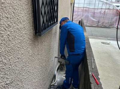 洗面化粧台 給水管 引き直し 外壁 開口 漏水  神戸市 トラブラン