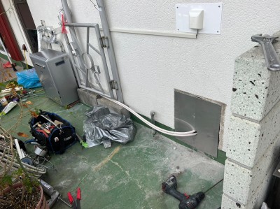 給湯器 給水 給湯 配管 追い焚き用ペアホース 壁穴貫通 神戸市 トラブラン
