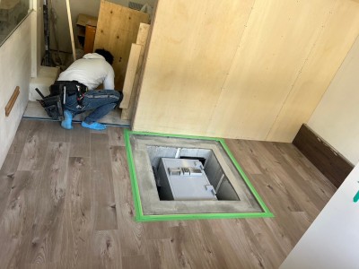 床下収納 開口 床 計測 床材カット 床フロアタイル 神戸市 トラブラン