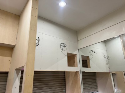 換気口 電気配線 造作 店舗内 開口 内装工事 神戸市 北野 トラブラン
