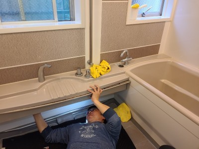 水漏れ 交換工事 浴室水栓 カウンター脱着 グローエ タカラ 神戸市 トラブラン