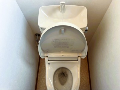 LIXIL トイレ 交換工事 取替え アメージュ 壁紙貼替 神戸市 トラブラン