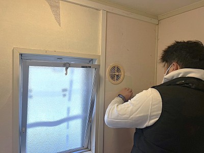 壁紙貼替作業 トイレリフォーム 交換工事 取替え 神戸市 トラブラン 壁紙貼替作業 トイレリフォーム 交換工事 取替え 神戸市 トラブラン