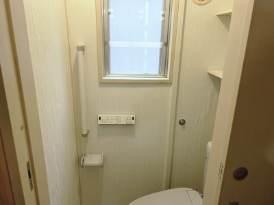 壁紙 床 貼替え トイレ交換工事 手すり トイレリフォーム 神戸市 トラブラン 壁紙 床 貼替え トイレ交換工事 手すり トイレリフォーム 神戸市 トラブラン