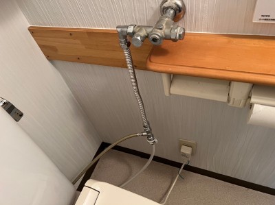 トイレ 壁 貼り替え工事 止水栓 給水管 取付け 神戸市 トラブラン