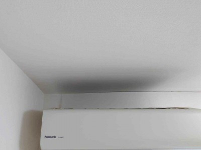 エアコン取付壁補修 壁剥がれ 壁崩れ リフォーム 神戸市 トラブラン