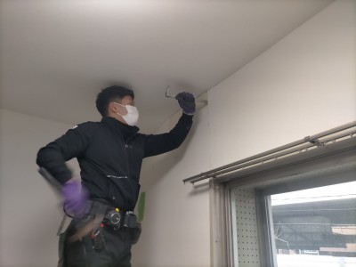 壁切り抜き作業 補強工事 エアコン ひび割れ 神戸市 トラブラン