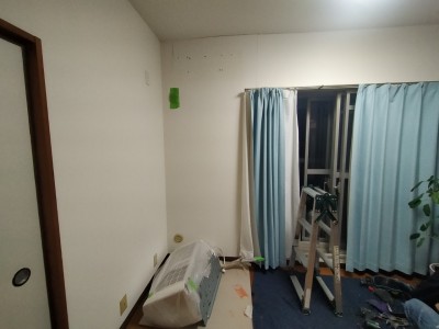 エアコン撤去 壁 剥離 ひび割れ ドレーン穴 塞ぐ 補強工事 神戸市 トラブラン