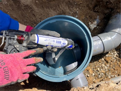 接着剤塗布 雨水桝 交換工事 コンクリート桝 経年劣化 神戸市 トラブラン