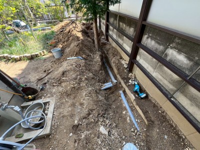 庭 掘削作業 手掘り 雨水桝 交換工事 配管取替え マス 神戸市 トラブラン
