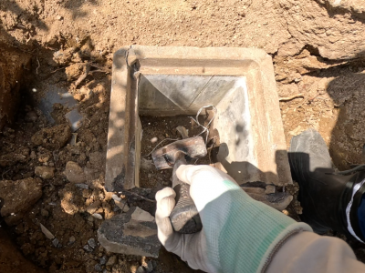 庭 雨水桝 コンクリート桝 撤去 劣化 詰り ハンマー  神戸市 トラブラン