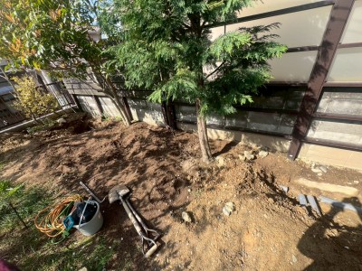 庭 掘削作業 雨水桝 交換工事 コンクリート桝 塩ビ桝 神戸市 トラブラン