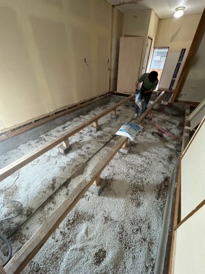 防虫 防カビ 消臭 解消 床下土間 床下調湿材 天然ゼオライト 神戸市 トラブラン
