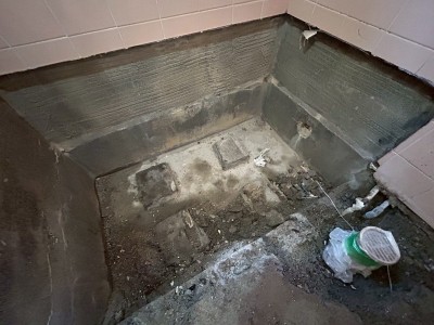 浴室リフォーム 在来風呂 浴槽撤去 配管露出 交換工事 神戸市 トラブラン