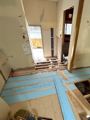 スタイロフォーム 断熱材 設置 根太 床 コンパネ リフォーム 神戸市 トラブラン