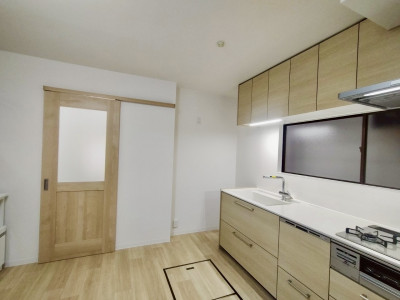 キッチン 床 内装リフォーム  扉新設 神戸市 トラブラン 葛原設備工業