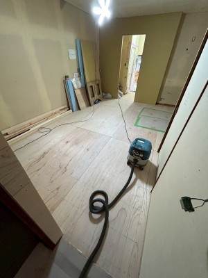 リビング 床板 コンパネ 床材 リフォーム 神戸市 トラブラン