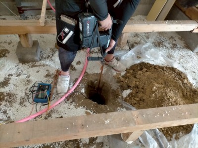 アースの設置 電気アース 接地 接地抵抗計 打ち込み測定 神戸市 トラブラン