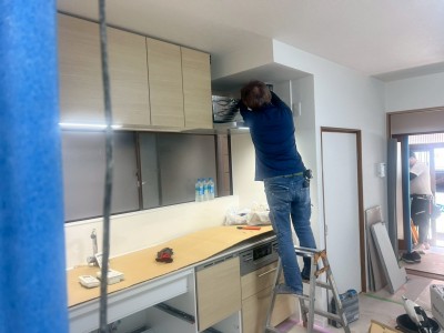 キッチン 組み立て 内装工事 シンク ダクト 神戸市 トラブラン