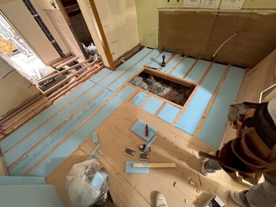 根太打ち ビス止め スタイロフォーム 断熱材 下地 床材  神戸市 トラブラン
