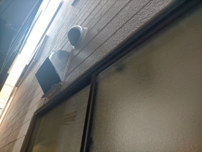 外壁 開口 通気口 ダクト丸型 ダクトカバー 設置 神戸市 トラブラン