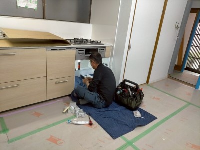 キッチン 組み立て 内装工事 食洗機 ダクト 神戸市 トラブラン