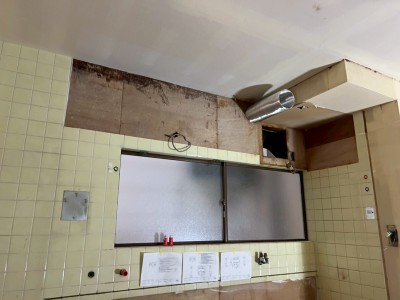 キッチン ダクト穴 移設 ダクト設置 リフォーム 神戸市 トラブラン