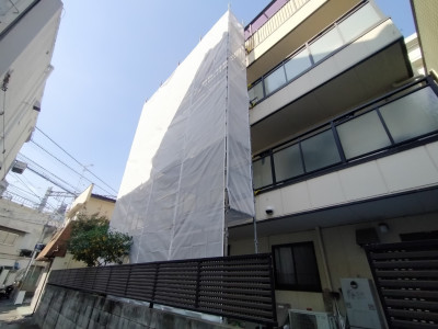 昇降足場 4スパン マンション ベランダ 防水工事 賃貸物件 神戸市 トラブラン 昇降足場 4スパン マンション ベランダ 防水工事 賃貸物件 神戸市 トラブラン