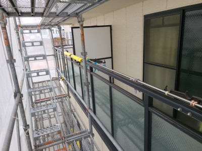 昇降階段 マンション ベランダ 防水工事 賃貸物件 ウレタン塗装 神戸市 トラブラン 昇降階段 マンション ベランダ 防水工事 賃貸物件 ウレタン塗装 神戸市 トラブラン