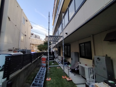 足場 搬入 マンション ベランダ 防水工事 賃貸物件 全室 神戸市 トラブラン 足場 搬入 マンション ベランダ 防水工事 賃貸物件 全室 神戸市 トラブラン