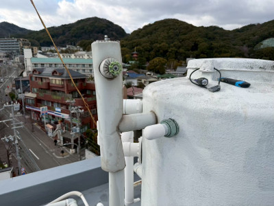 ビル 高架水槽 凍結 破損 空気抜弁 交換工事 取替え 神戸市 トラブラン ビル 高架水槽 凍結 破損 空気抜弁 交換工事 取替え 神戸市 トラブラン