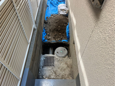 コンクリート桝 交換工事 掘削作業 マス 桝 手掘り 土 神戸市 トラブラン コンクリート桝 交換工事 掘削作業 マス 桝 手掘り 土 神戸市 トラブラン