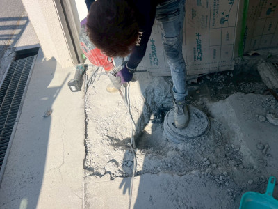 斫り作業 桝取替え 電動ハンマー コンクリート 除去 神戸市 トラブラン 斫り作業 桝取替え 電動ハンマー コンクリート 除去 神戸市 トラブラン