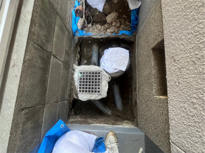 コンクリート桝 交換工事 掘削作業 マス 桝 手掘り 土 神戸市 トラブラン コンクリート桝 交換工事 掘削作業 マス 桝 手掘り 土 神戸市 トラブラン