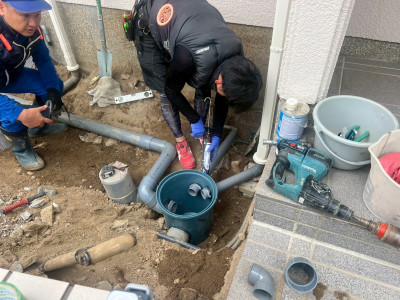 バケツ桝 穴あけ 雨水桝 交換工事 設置 塩ビ桝 埋設 神戸市 トラブラン バケツ桝 穴あけ 雨水桝 交換工事 設置 塩ビ桝 埋設 神戸市 トラブラン