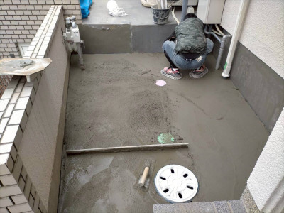 平場 モルタル打設 流し込み ワイヤーメッシュ 防水加工 神戸市 トラブラン 平場 モルタル打設 流し込み ワイヤーメッシュ 防水加工 神戸市 トラブラン