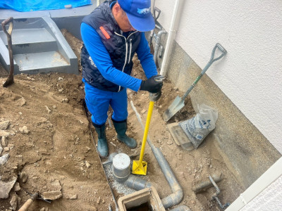 戸建て 排水管 確認作業 雨水桝 交換工事 散水 移設 神戸市 トラブラン 戸建て 排水管 確認作業 雨水桝 交換工事 散水 移設 神戸市 トラブラン